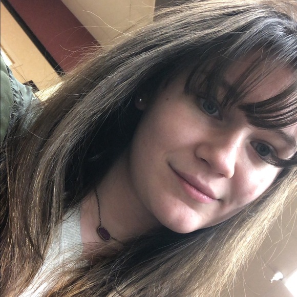 Meet your Posher, Olivia - Picture 1 of 1